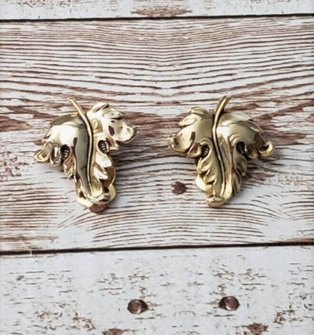 Vintage Lisner Clip On Earrings Gold Tone Leaf